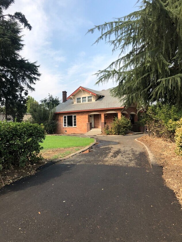 2700 Esplanade Rd Unit House, Chico, CA 95973 Room for Rent in Chico