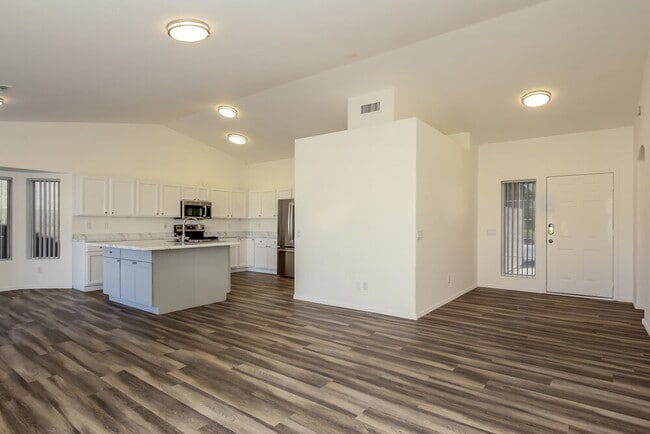 Building Photo - 252 W Wahalla Ln