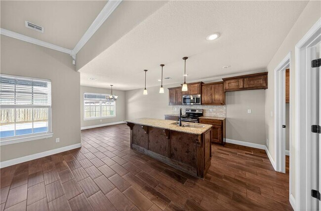 Building Photo - 1241 Kensington Dr