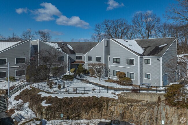 Foto del edificio - Hill Top Homes
