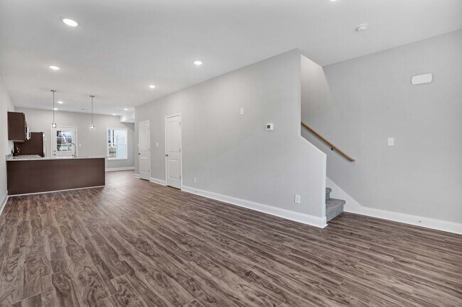 Building Photo - Sango Square # 402