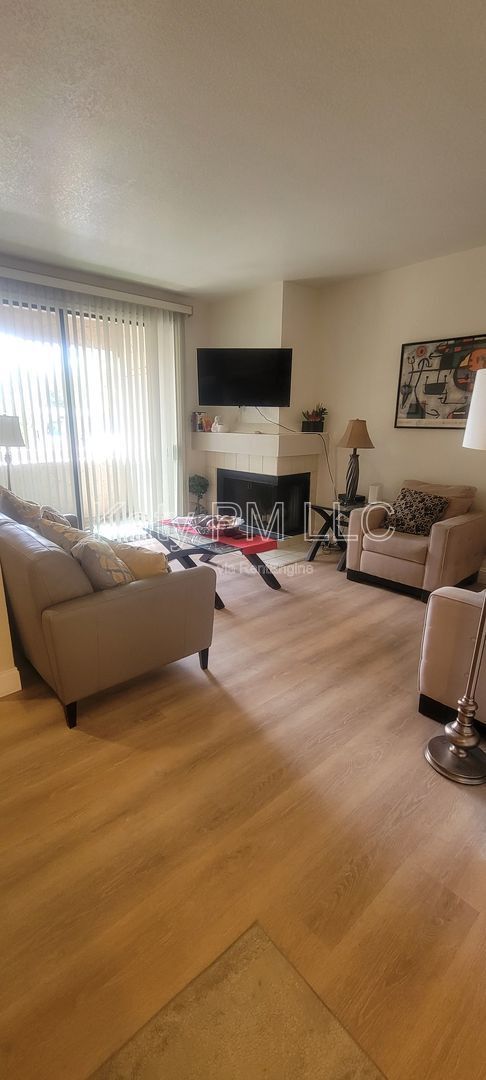 Foto del edificio - 9708 E Vía Linda