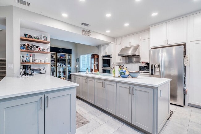 Building Photo - 10803 Sans Souci Pl