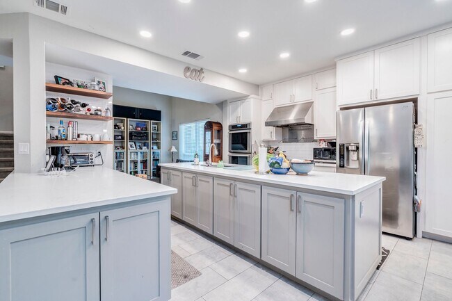 Foto del edificio - 10803 Sans Souci Pl