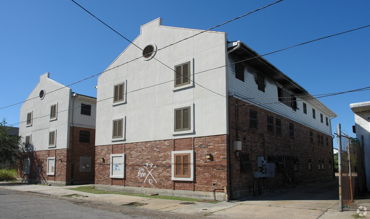 Primary Photo - 1233 Constance St