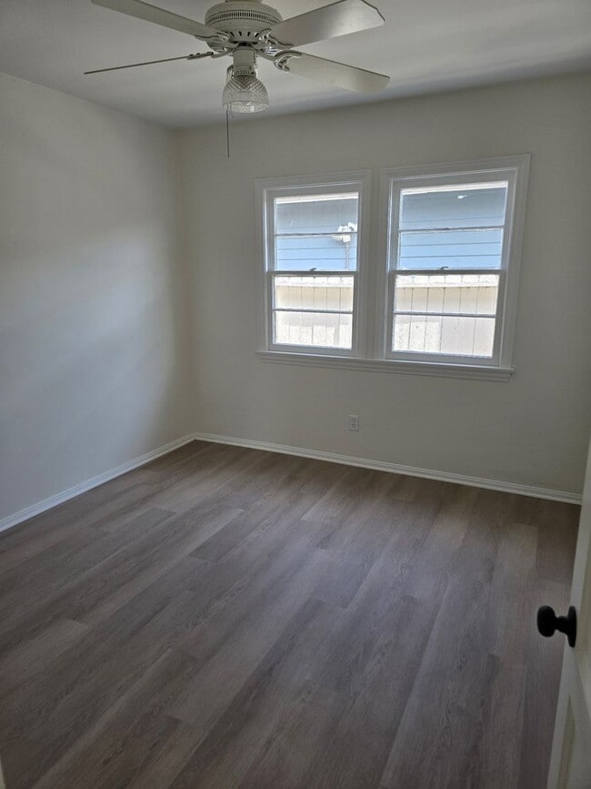 Building Photo - OLD TOWN ORANGE 3 BEDROOM 2 BATH