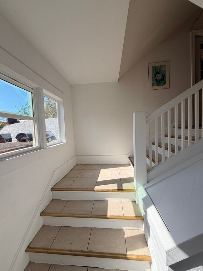 Building Photo - 1780 Le Roy Ave