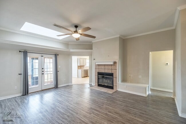 Building Photo - 3/2/2