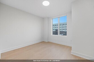 Building Photo - 303 Madison St