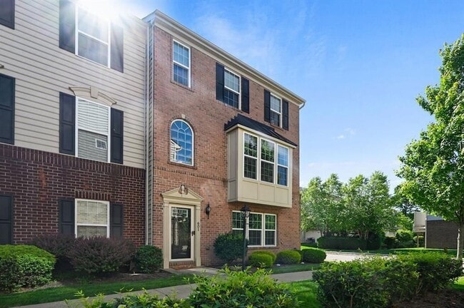 Building Photo - 601 Pointe View Dr