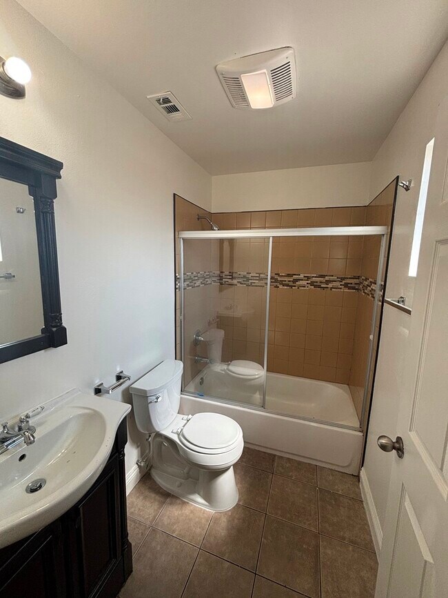 Building Photo - 836 W 76th St