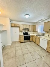 Building Photo - 1216 N Tasker Dr