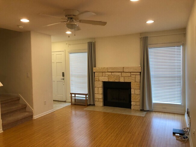 Foto del edificio - Great Close-In Condo