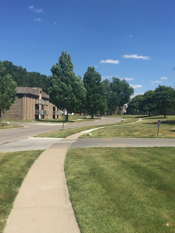 Building Photo - 902 Gribbin Ln