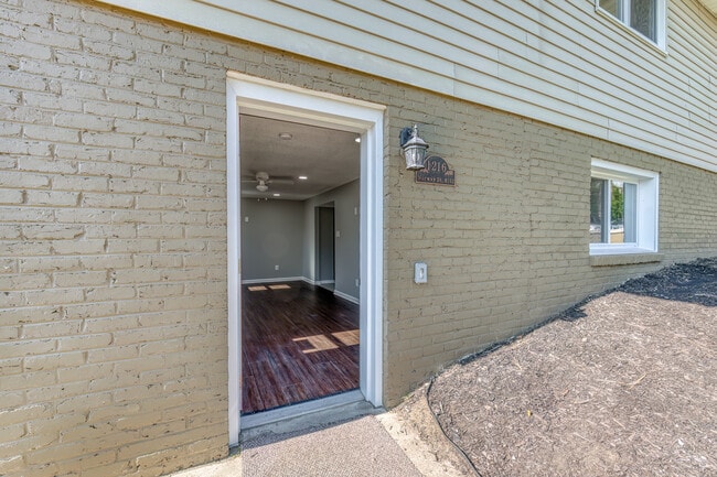 Building Photo - 1216 Norway St