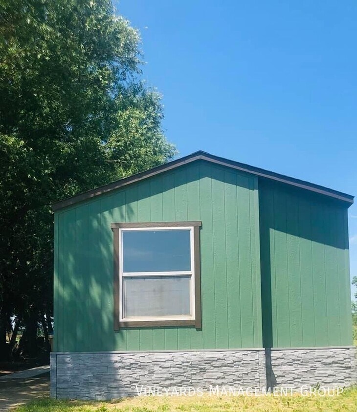 671 W Mills Dr, Towanda, KS 67144 House Rental in Towanda, KS