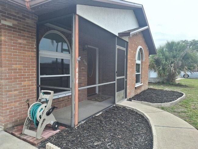 Building Photo - 2BR 2BA 1 CAR GARAGE DUPLEX IN PELICAN COVE WEST