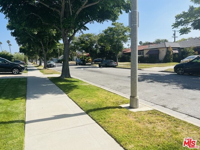Foto del edificio - 3713 Buckingham Rd