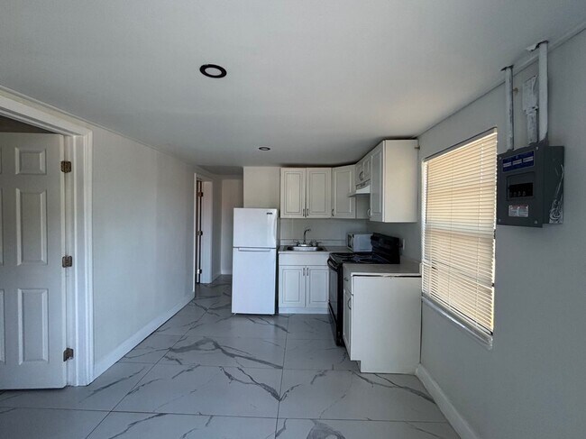 Foto del edificio - 729 NW 19th Ave