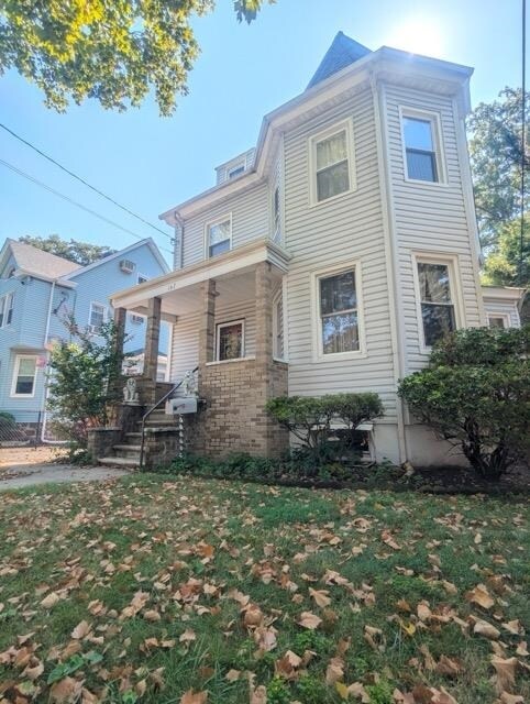 Building Photo - 167 Sylvan St