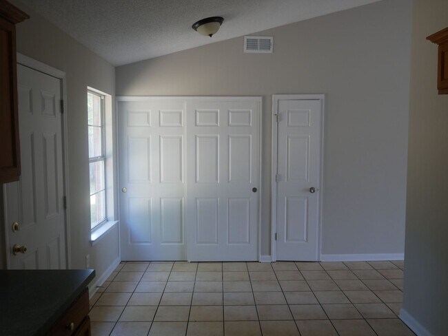 Foto del edificio - ****JUST REDUCED****2610 Waverly Dr, Horn ...