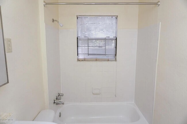 Foto del edificio - 7545 Wilder Ave