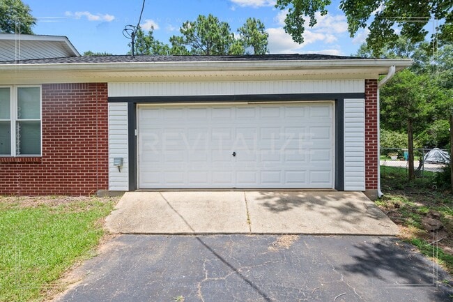 Building Photo - 1357 Repoll Rd
