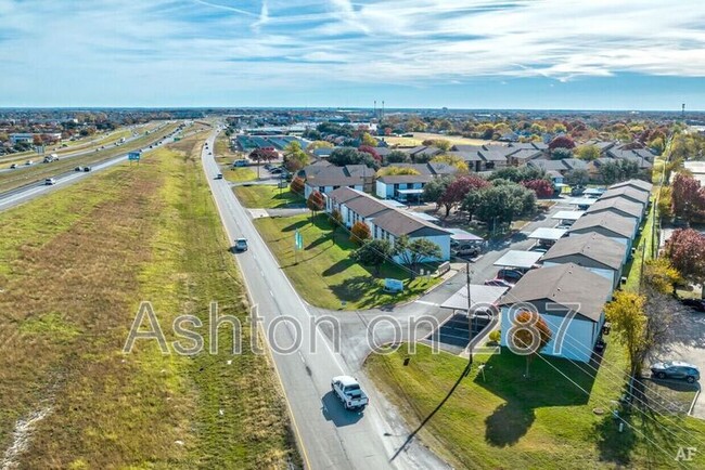 Building Photo - 1301 W Hwy 287 Byp