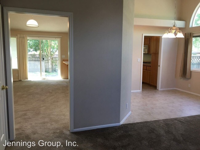 Building Photo - 3 br, 2 bath Apartment - 534 Naismith