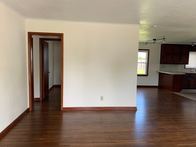 Foto del edificio - Adorable 3 Bd 1 ba w/ garage
