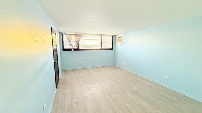 Building Photo - 15020 Woodlawn Ave E