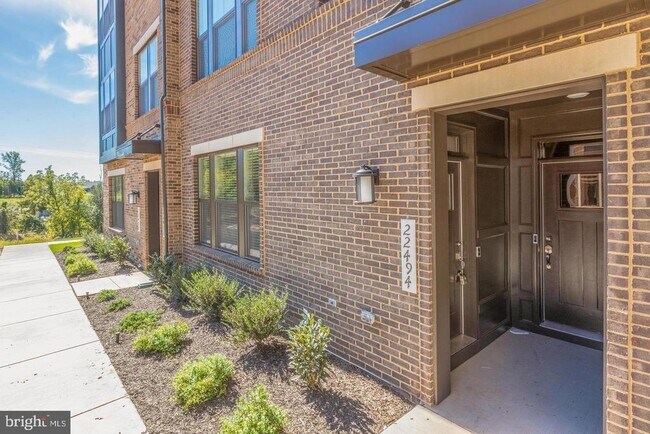 Foto del edificio - 22494 Radford Point Ter