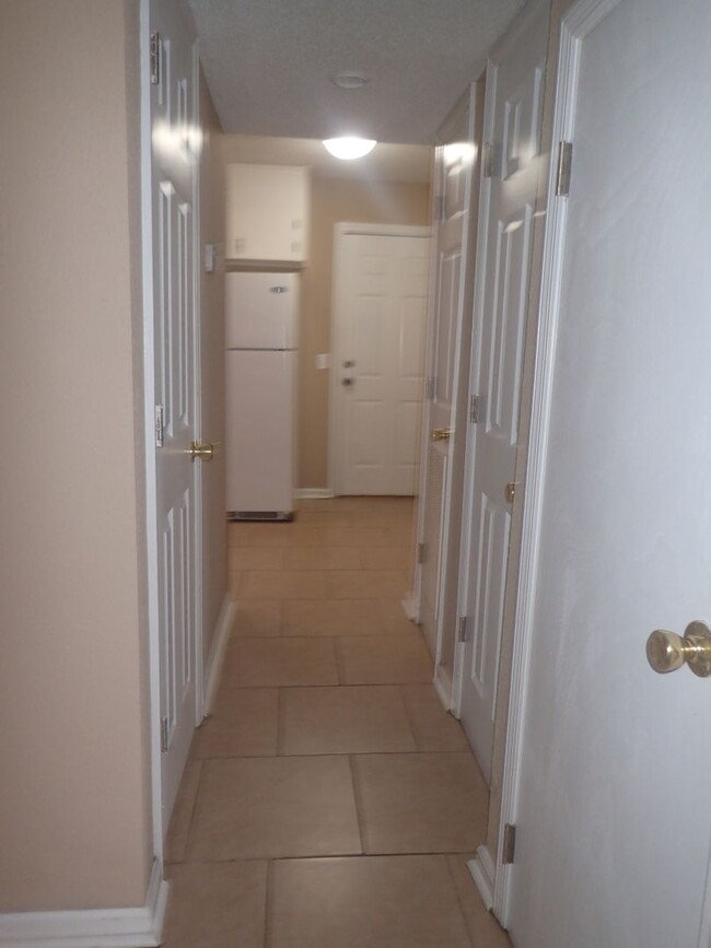 Building Photo - 2 Bedroom/1.5 Bath Townhome
