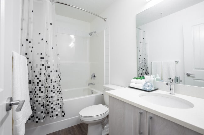 Building Photo - Hat on 7th