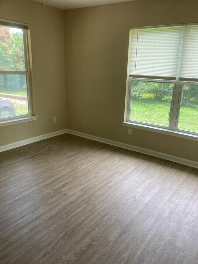 Foto del edificio - 327 Hogan Cir