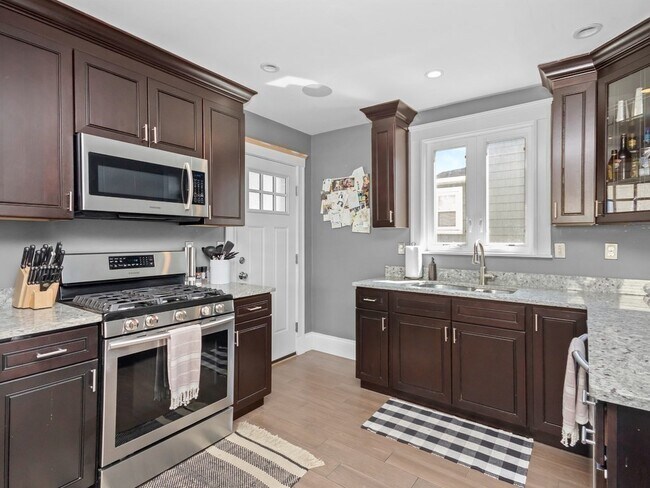 Foto del edificio - 16 Lenoxdale Ave