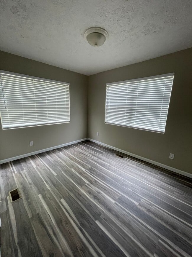 Building Photo - Knoxville 37918 - Adorable Fountain City Rancher with 3 Bedrooms, 1 Bath Rent – $1,550/Month! - C...