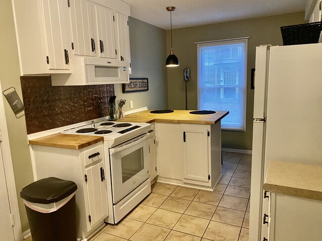 Building Photo - 424 Thomas St