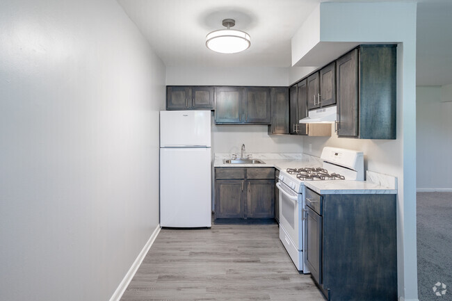 1BR, 1BA - 576SF - Kitchen - Park Chase Apartments