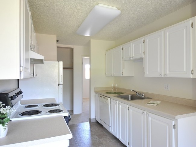 Kitchen - Hamilton Park Apartments