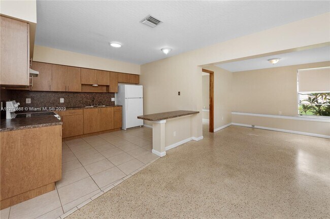 Foto del edificio - 640 SW 5th Ave
