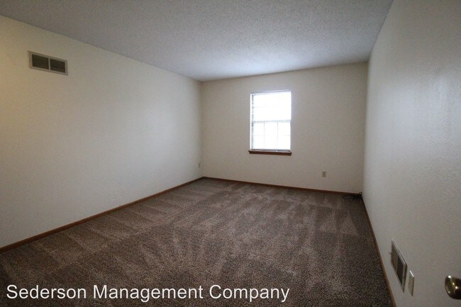 Building Photo - 115 N Saxony Dr