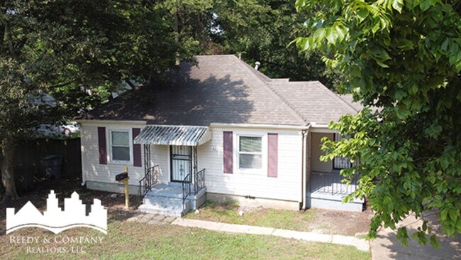 Building Photo - 837 Homer St