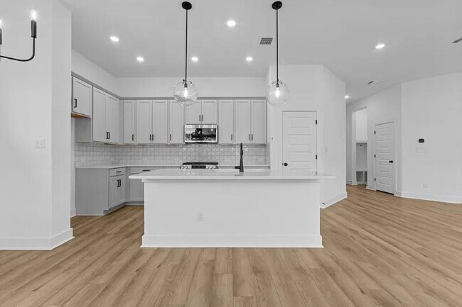 Building Photo - 217 Flowering Senna Dr