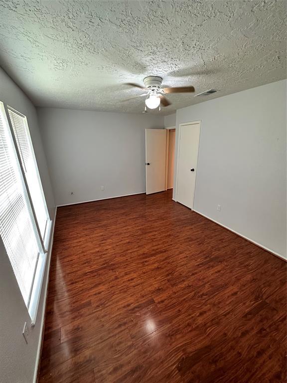 Foto del edificio - 6623 Greenyard Dr