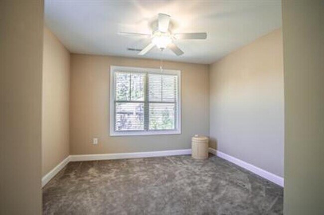 Foto del edificio - 10 Cypress Cir
