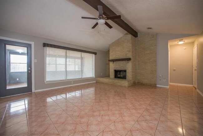 Building Photo - 16031 Windom Dr