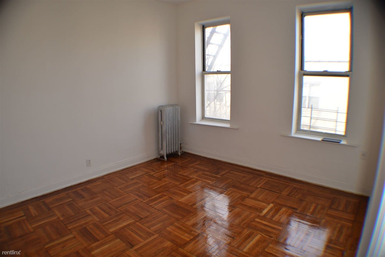 Primary Photo - 2716 Newtown Ave