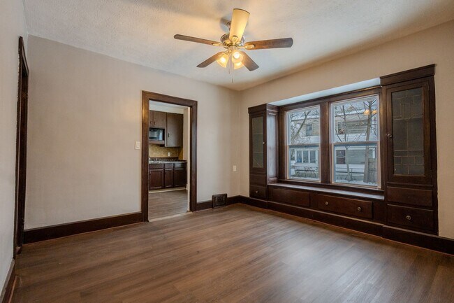 Foto del edificio - 3394-3396 W 54th St