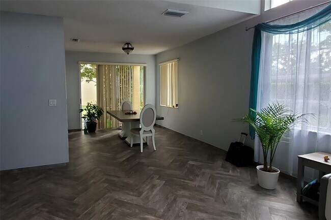 Building Photo - 10661 NW 47th Ct